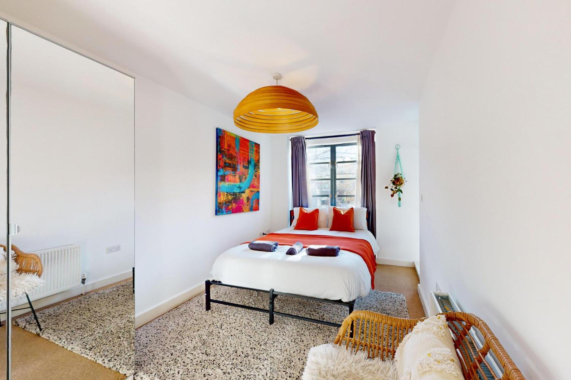 Spacious 2br With Private Balcony On Regent's Canal *